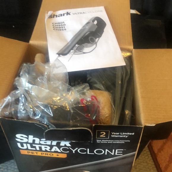 Shark ultra cyclone pet pro new in box; rechargeable, cordless & lightweight - Picture 9 of 9